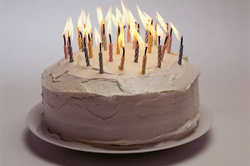 How Did One Birthday Cake Photo Become an Internet Sensation?